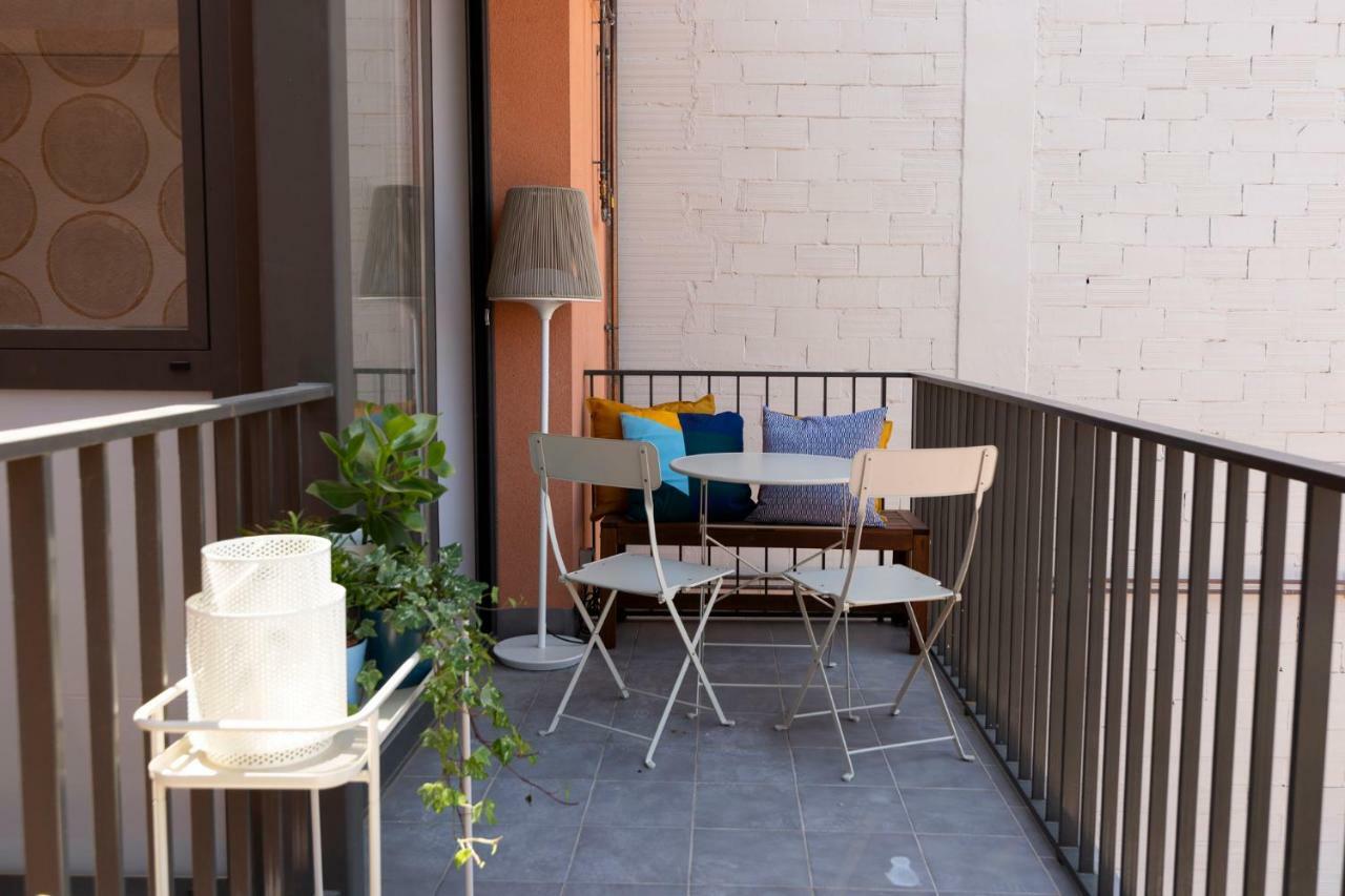 Mediterranean Barcelona Apartments Bagian luar foto
